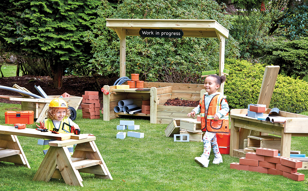 kindergarten, construction, kids play, outdoor, wooden tools, spielbau, kinderbau, holzbau, spielplatz, arbeitsplatz
