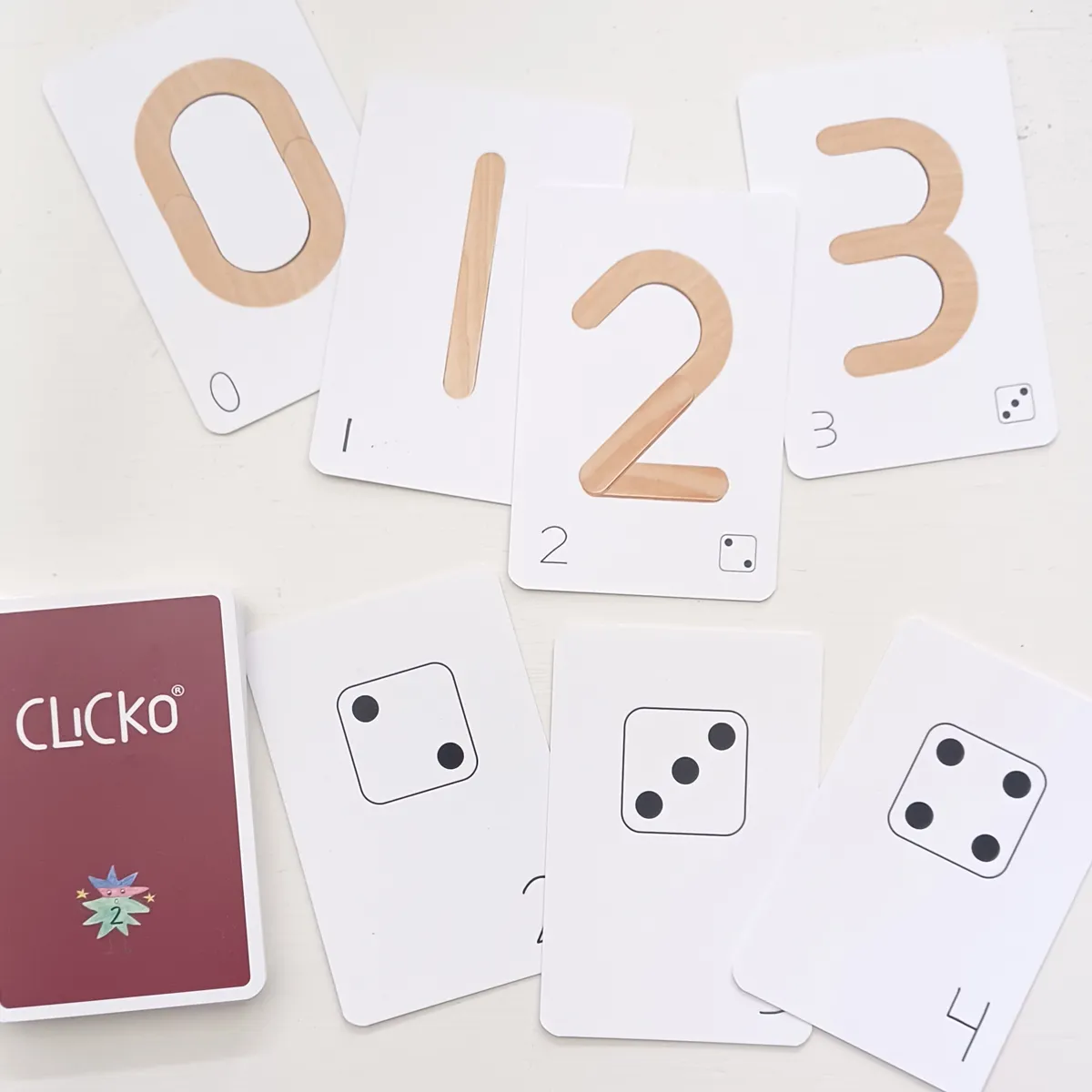 dominokarten, würfelpunkte, karten mit zahlen, zahlen, karten spiel, zahlenkarten, domino, holz, karten, spielkooperativ