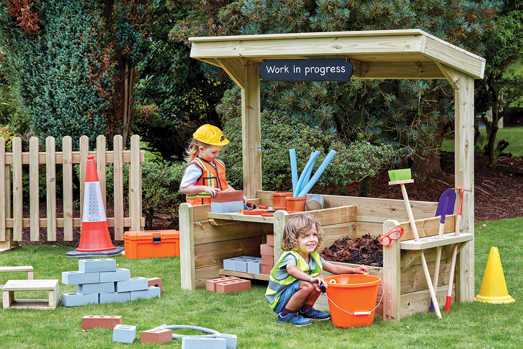 kids play set, sandbox, wooden playhouse, construction site, tools, Kleinstadtwerkzeug, Kinderspielhaus, Baustellenset, Sandkasten, Spielwerkbank