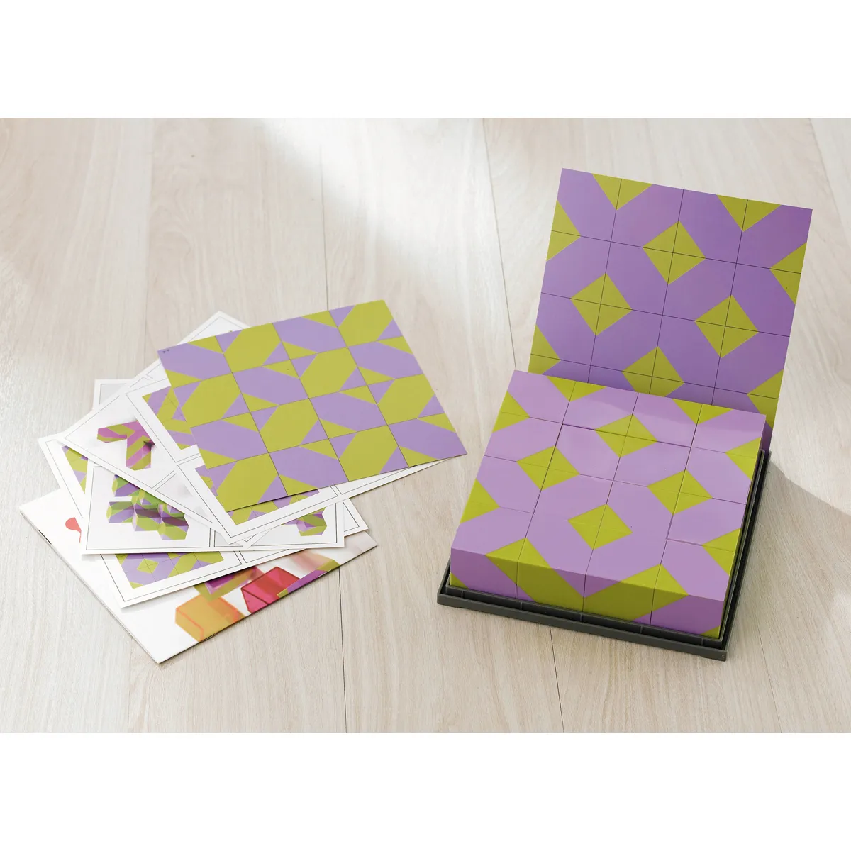 taktile karten, geometrische muster, kartenset, quadrate quadrate, lila grün, Puzzleset, Geometrische Muster, Laminate Karten, Verschiedene Farbtöne, Kartenständer