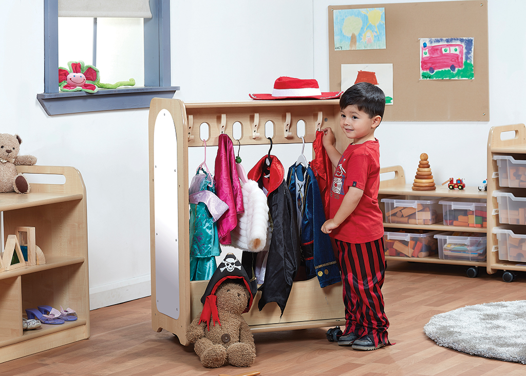 Kinderzimmer, Kleiderschrank, Kleidung, Hemd, Hut, Kinderkleiderschrank, Kleidungsvorrat, Spielzimmer, Kleinkind, Spielzeugrack