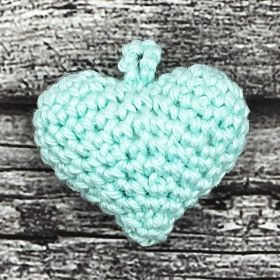 Crochet heart pendant 'mint' 43 in stock 