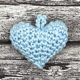 Crochet heart pendant 'baby blue' 42 in stock 