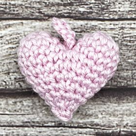 Crochet heart pendant 'pink' 42 in stock 
