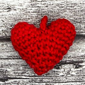 Crochet heart pendant 'red' 49 in stock 