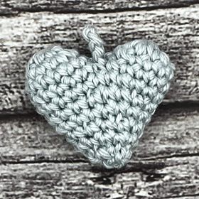 Crochet heart pendant 'light gray' 48 in stock 