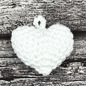 Crochet heart pendant 'white' 48 in stock 